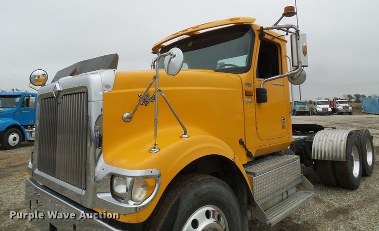 image for item DC2900 2009 International 9900i  semi truck