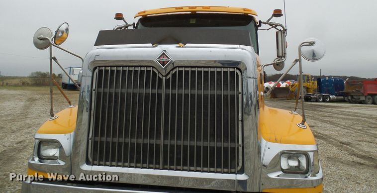 image for item DC2900 2009 International 9900i  semi truck