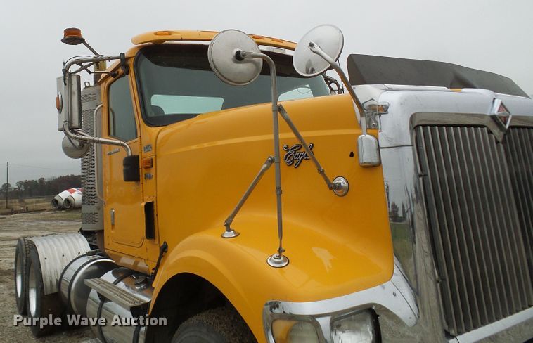 image for item DC2900 2009 International 9900i  semi truck