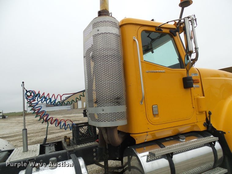image for item DC2900 2009 International 9900i  semi truck