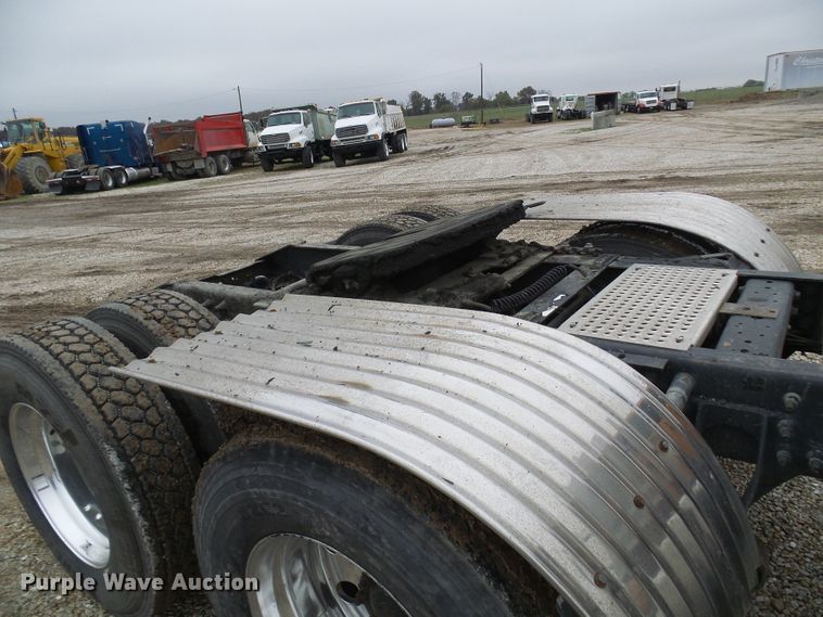 image for item DC2900 2009 International 9900i  semi truck