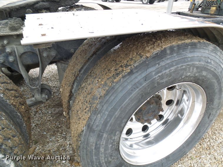 image for item DC2900 2009 International 9900i  semi truck