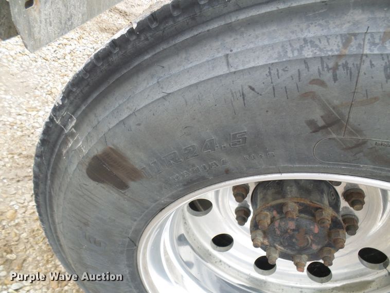 image for item DC2900 2009 International 9900i  semi truck