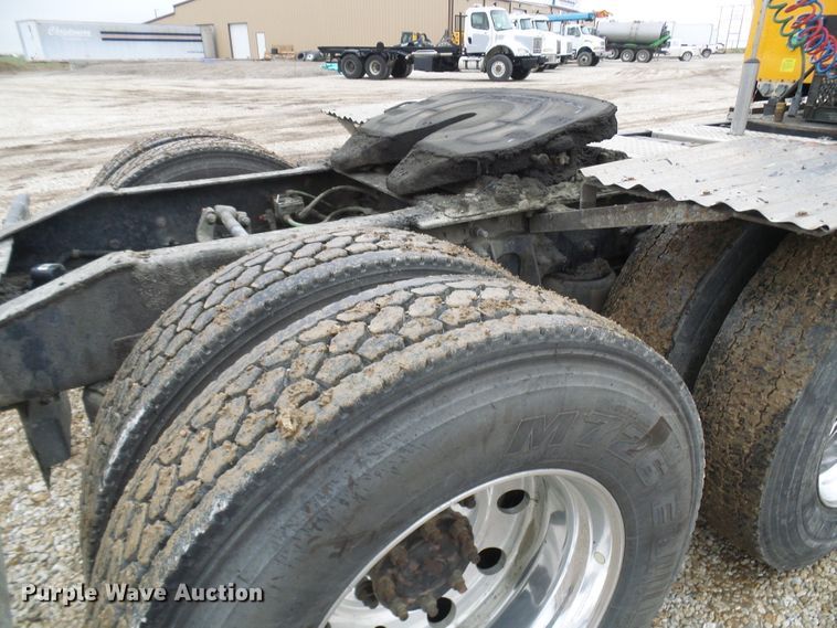 image for item DC2900 2009 International 9900i  semi truck