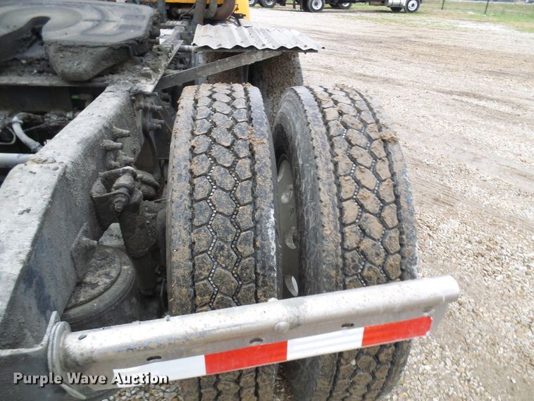 image for item DC2900 2009 International 9900i  semi truck