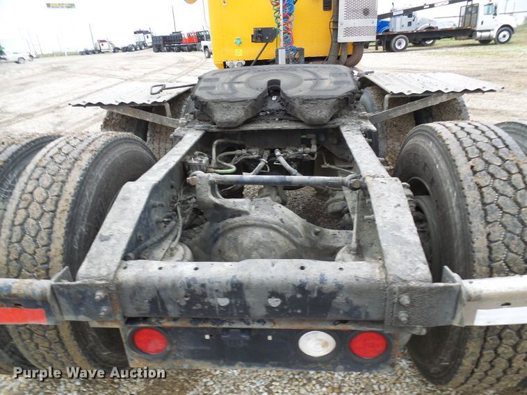 image for item DC2900 2009 International 9900i  semi truck