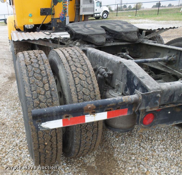 image for item DC2900 2009 International 9900i  semi truck