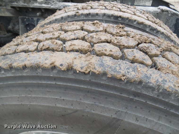 image for item DC2900 2009 International 9900i  semi truck