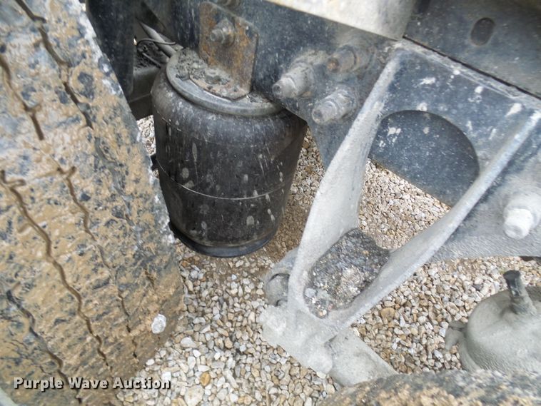 image for item DC2900 2009 International 9900i  semi truck