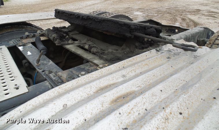 image for item DC2900 2009 International 9900i  semi truck