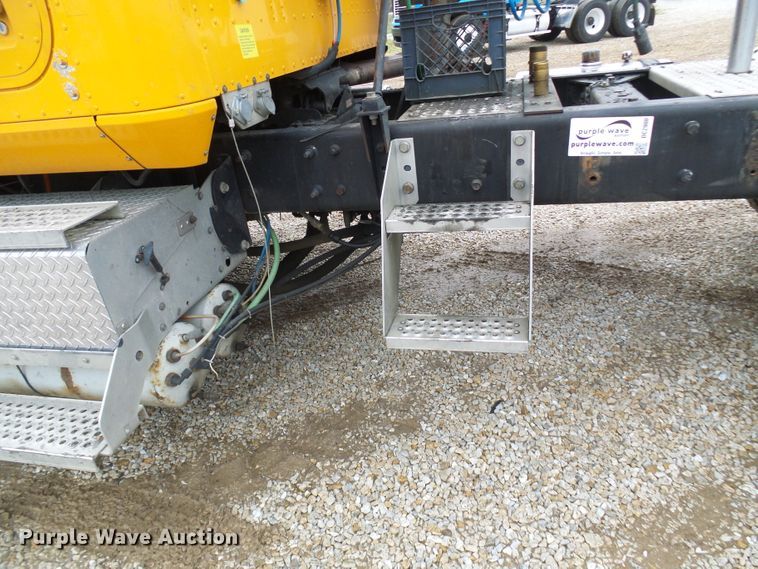 image for item DC2900 2009 International 9900i  semi truck