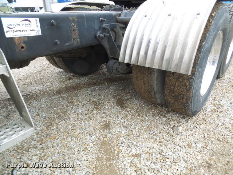 image for item DC2900 2009 International 9900i  semi truck