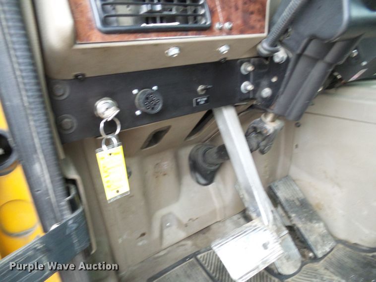 image for item DC2900 2009 International 9900i  semi truck