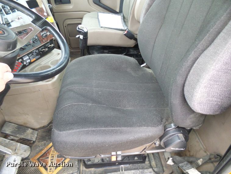 image for item DC2900 2009 International 9900i  semi truck