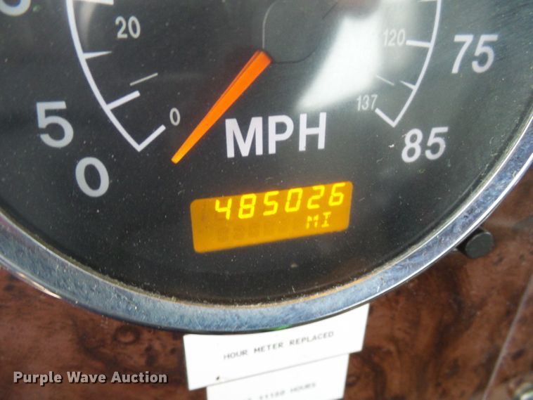 image for item DC2900 2009 International 9900i  semi truck