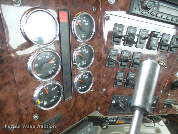 image for item DC2900 2009 International 9900i  semi truck