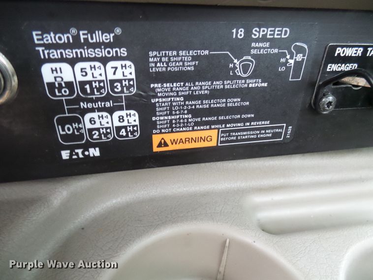 image for item DC2900 2009 International 9900i  semi truck