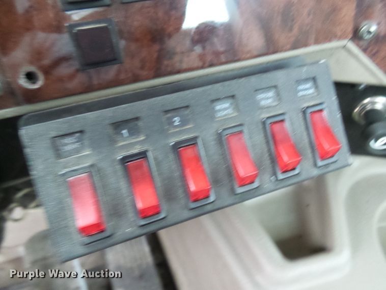 image for item DC2900 2009 International 9900i  semi truck