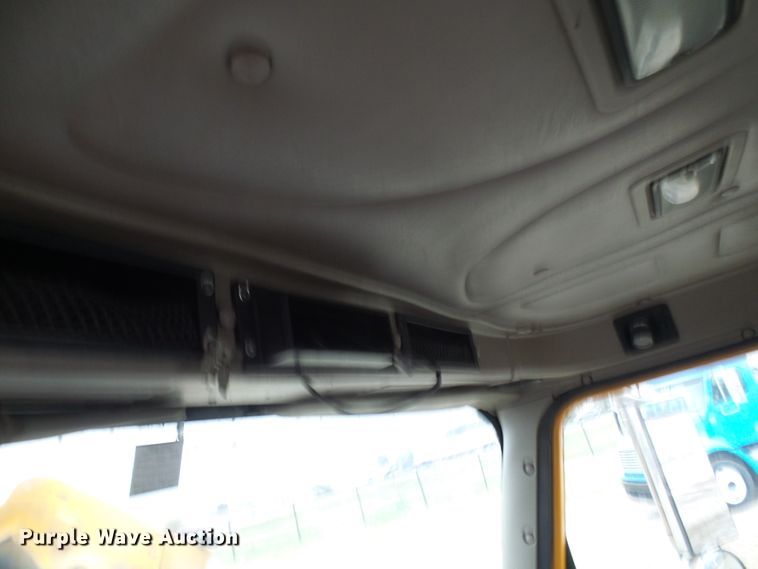 image for item DC2900 2009 International 9900i  semi truck