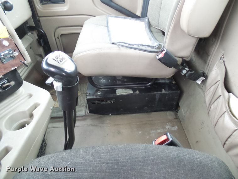 image for item DC2900 2009 International 9900i  semi truck