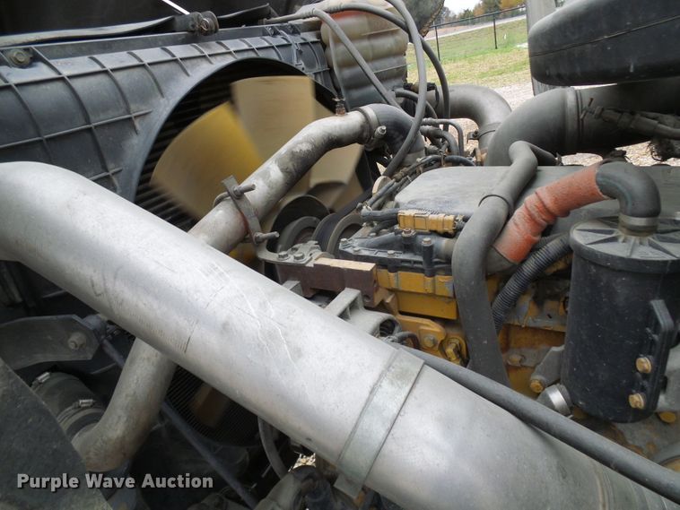 image for item DC2900 2009 International 9900i  semi truck