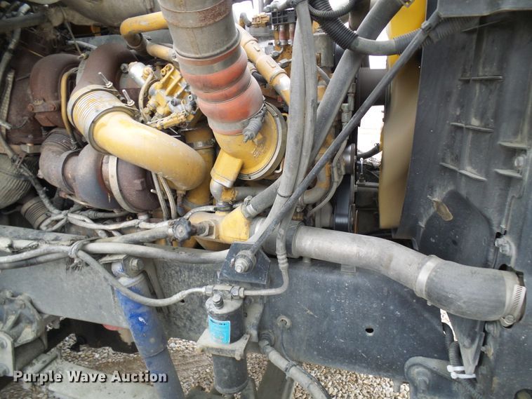 image for item DC2900 2009 International 9900i  semi truck