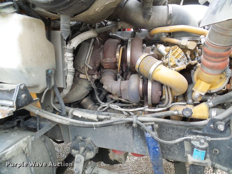 image for item DC2900 2009 International 9900i  semi truck