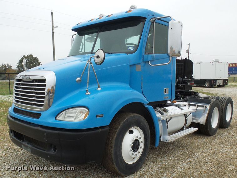 image for item DC2901 2009 Freightliner Columbia  semi truck