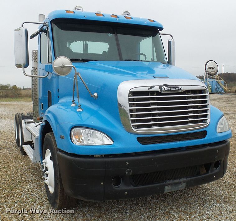 image for item DC2901 2009 Freightliner Columbia  semi truck