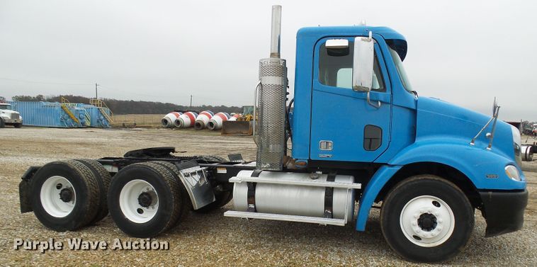 image for item DC2901 2009 Freightliner Columbia  semi truck