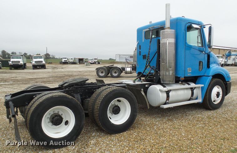 image for item DC2901 2009 Freightliner Columbia  semi truck