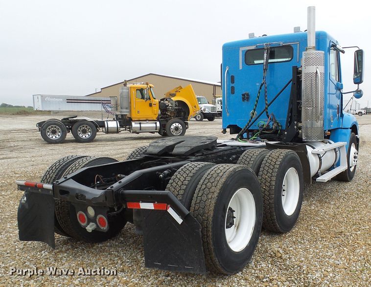 image for item DC2901 2009 Freightliner Columbia  semi truck