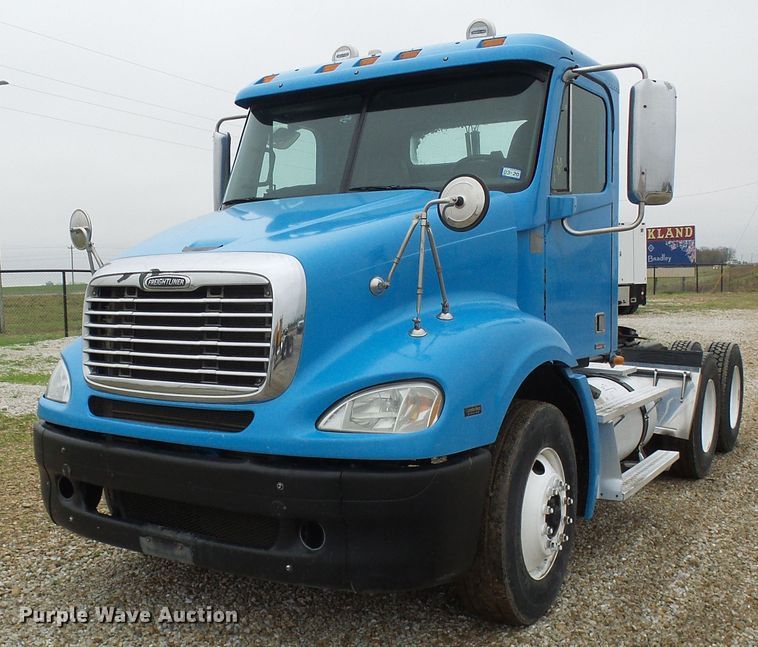 image for item DC2901 2009 Freightliner Columbia  semi truck
