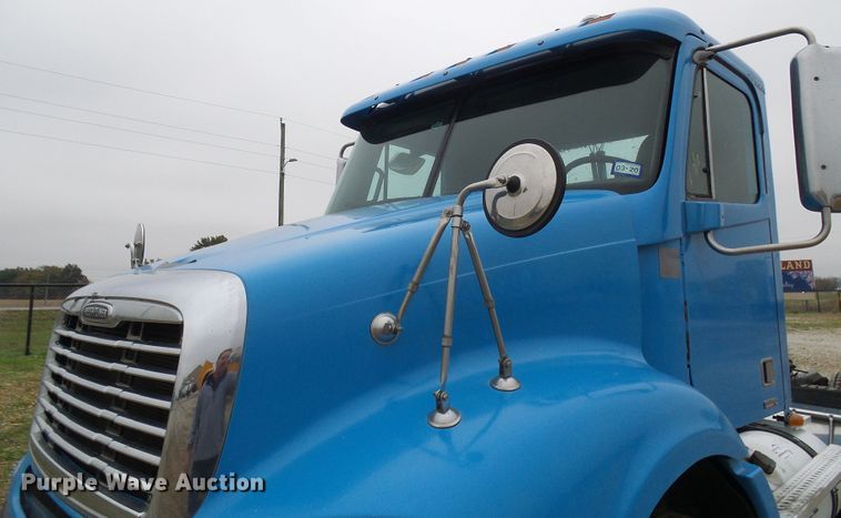 image for item DC2901 2009 Freightliner Columbia  semi truck