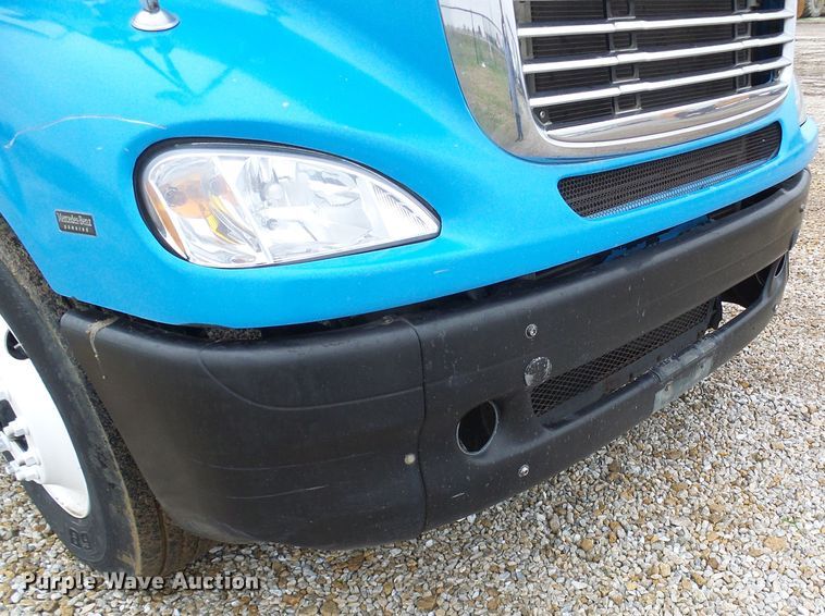 image for item DC2901 2009 Freightliner Columbia  semi truck