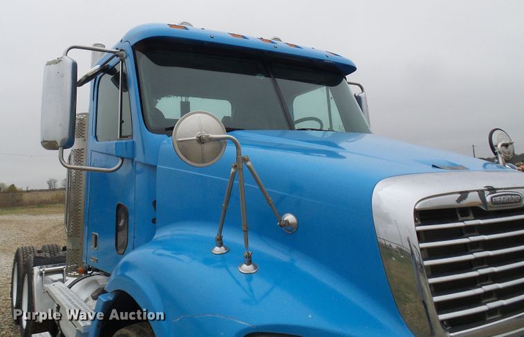 image for item DC2901 2009 Freightliner Columbia  semi truck