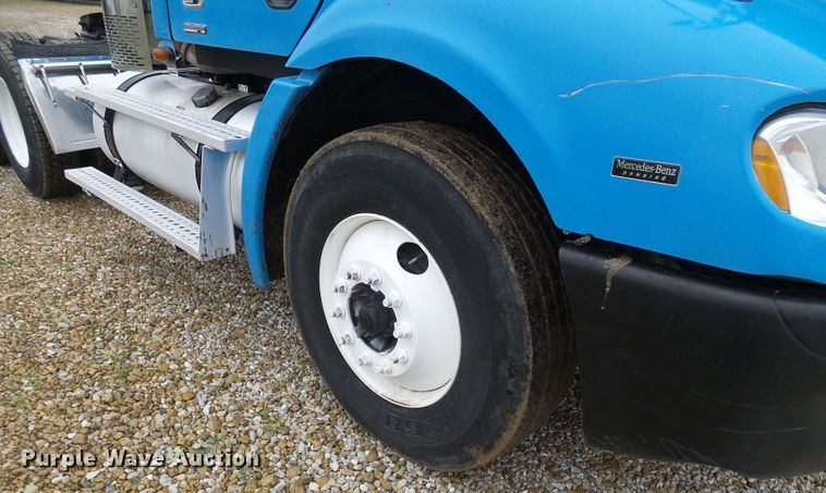 image for item DC2901 2009 Freightliner Columbia  semi truck