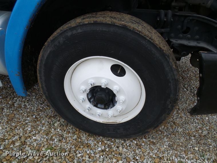 image for item DC2901 2009 Freightliner Columbia  semi truck