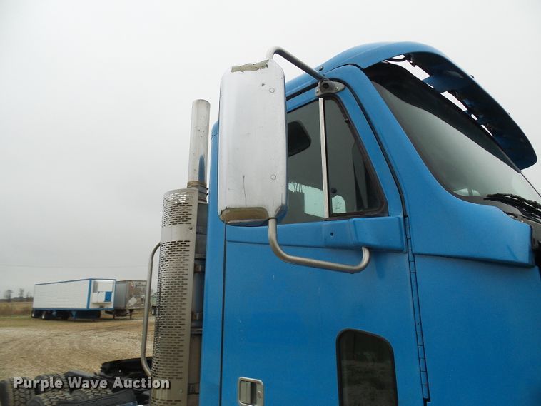 image for item DC2901 2009 Freightliner Columbia  semi truck