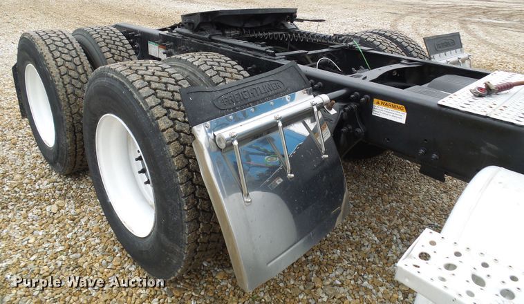 image for item DC2901 2009 Freightliner Columbia  semi truck