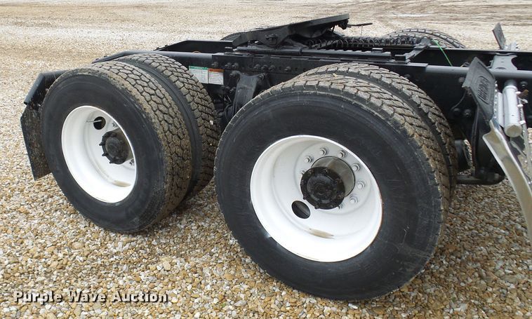 image for item DC2901 2009 Freightliner Columbia  semi truck