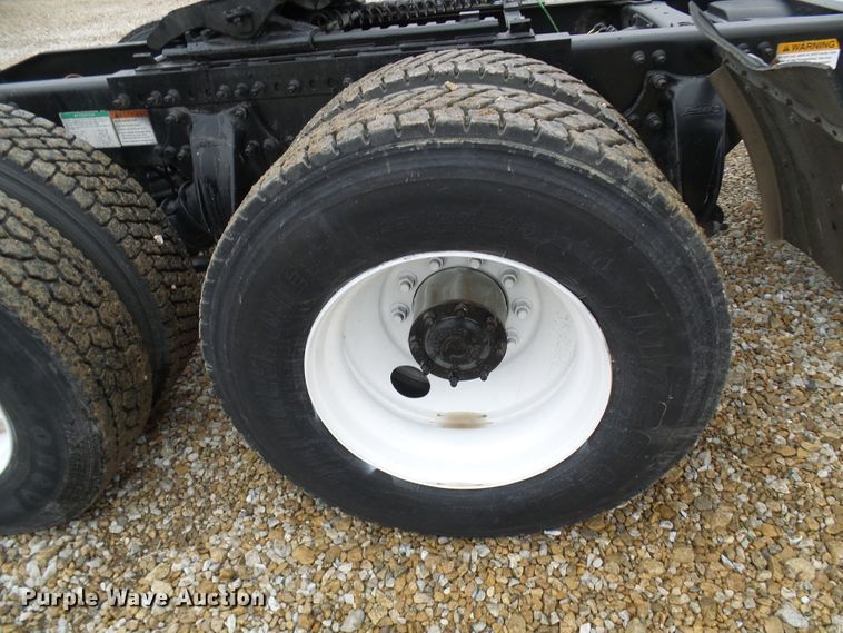 image for item DC2901 2009 Freightliner Columbia  semi truck