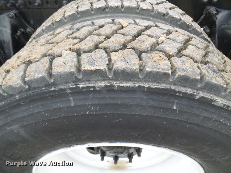 image for item DC2901 2009 Freightliner Columbia  semi truck