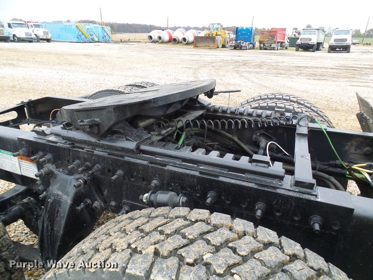 image for item DC2901 2009 Freightliner Columbia  semi truck