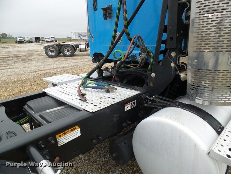 image for item DC2901 2009 Freightliner Columbia  semi truck