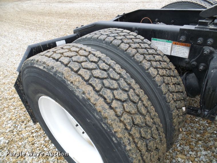 image for item DC2901 2009 Freightliner Columbia  semi truck