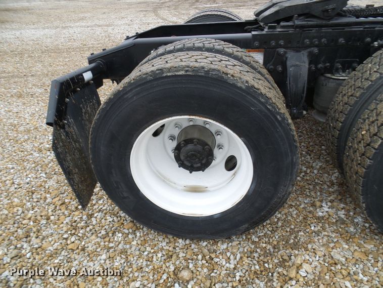 image for item DC2901 2009 Freightliner Columbia  semi truck