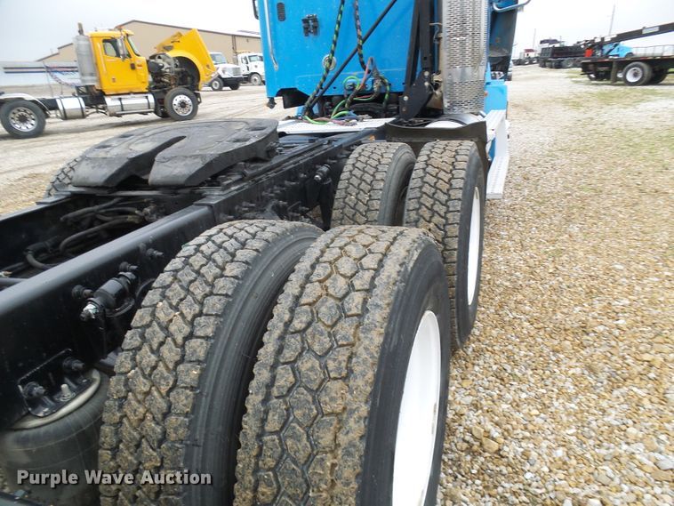 image for item DC2901 2009 Freightliner Columbia  semi truck