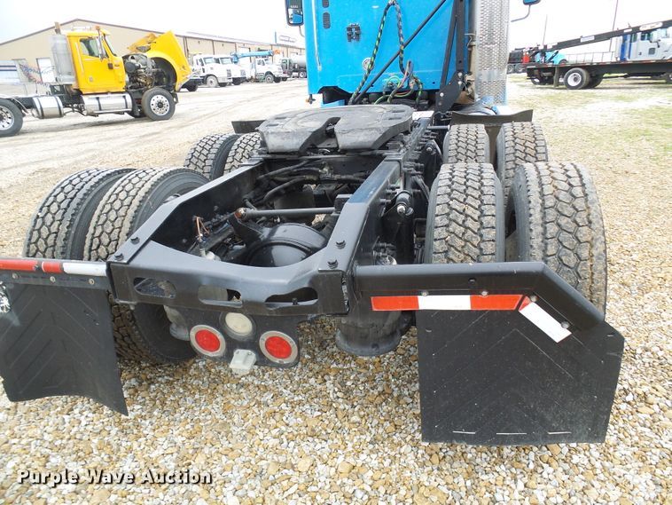 image for item DC2901 2009 Freightliner Columbia  semi truck