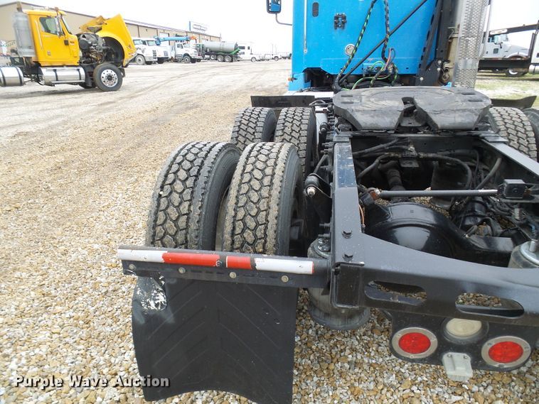 image for item DC2901 2009 Freightliner Columbia  semi truck